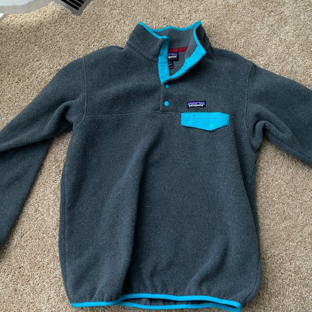 Patagonia pullover in dark grey and teal